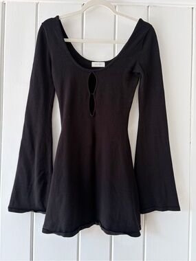 Meshki Black Scoop Keyhole Flared Sleeve Long Sleeve Dress